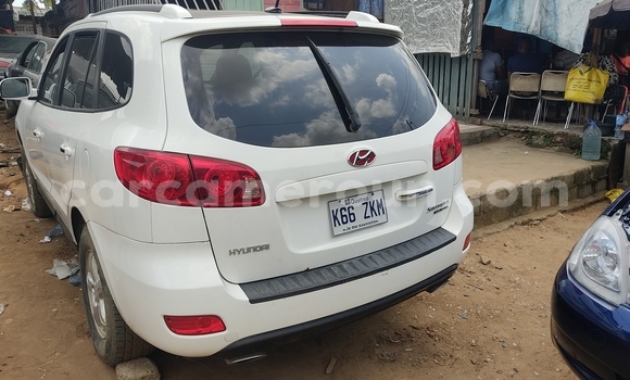 Sayi Na hannu Hyundai Santa Fe White Mota in Douala a Ƙasar Kamaru Sayi Na hannu Hyundai Santa Fe White Mota in Douala a Ƙasar Kamaru