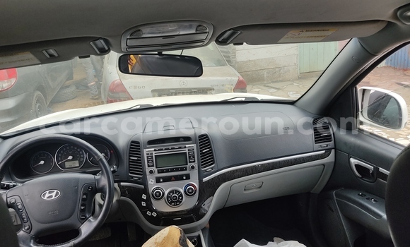 Sayi Na hannu Hyundai Santa Fe White Mota in Douala a Ƙasar Kamaru Sayi Na hannu Hyundai Santa Fe White Mota in Douala a Ƙasar Kamaru