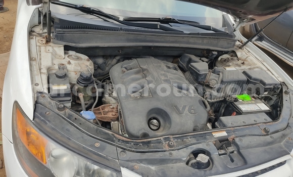 Sayi Na hannu Hyundai Santa Fe White Mota in Douala a Ƙasar Kamaru Sayi Na hannu Hyundai Santa Fe White Mota in Douala a Ƙasar Kamaru