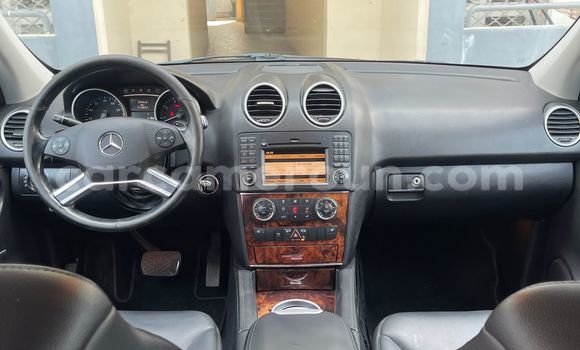 Sayi Imported Mercedes‒Benz ML–Class White Mota in Douala a Ƙasar Kamaru Sayi Imported Mercedes‒Benz ML–Class White Mota in Douala a Ƙasar Kamaru