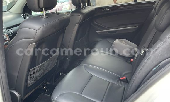 Sayi Imported Mercedes‒Benz ML–Class White Mota in Douala a Ƙasar Kamaru Sayi Imported Mercedes‒Benz ML–Class White Mota in Douala a Ƙasar Kamaru