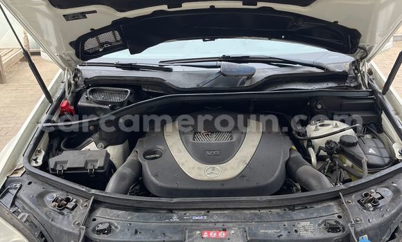 Sayi Imported Mercedes‒Benz ML–Class White Mota in Douala a Ƙasar Kamaru Sayi Imported Mercedes‒Benz ML–Class White Mota in Douala a Ƙasar Kamaru