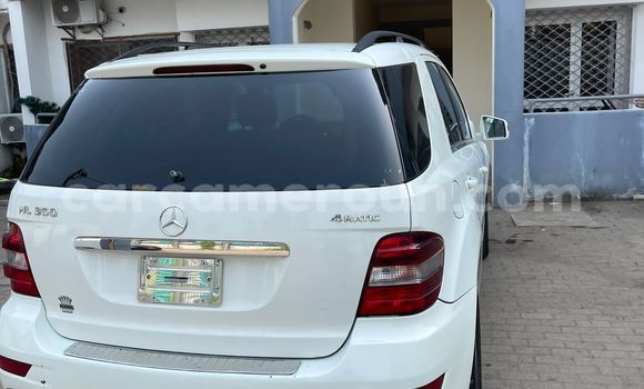 Sayi Imported Mercedes‒Benz ML–Class White Mota in Douala a Ƙasar Kamaru Sayi Imported Mercedes‒Benz ML–Class White Mota in Douala a Ƙasar Kamaru