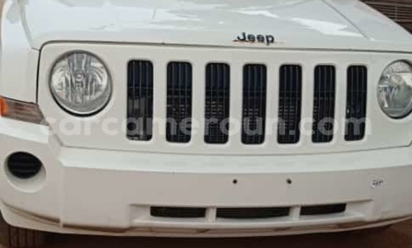 Sayi Na hannu Jeep Patriot White Mota in Yaounde a Babban Kamaru