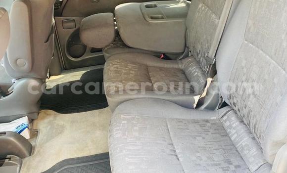 Sayi Imported Toyota Previa Azurfa Mota in Douala a Ƙasar Kamaru Sayi Imported Toyota Previa Azurfa Mota in Douala a Ƙasar Kamaru