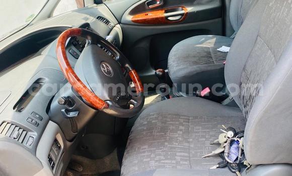 Sayi Imported Toyota Previa Azurfa Mota in Douala a Ƙasar Kamaru Sayi Imported Toyota Previa Azurfa Mota in Douala a Ƙasar Kamaru