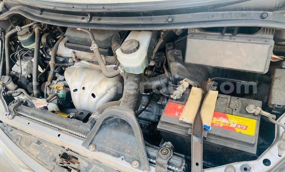 Sayi Imported Toyota Previa Azurfa Mota in Douala a Ƙasar Kamaru Sayi Imported Toyota Previa Azurfa Mota in Douala a Ƙasar Kamaru