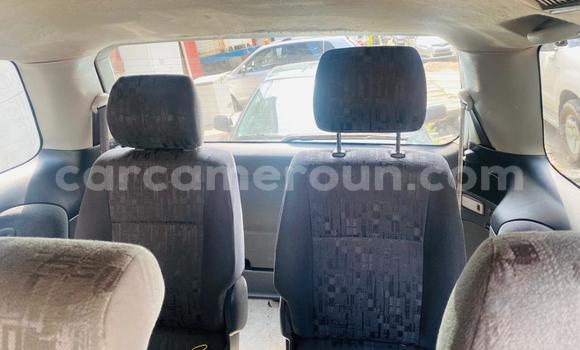 Sayi Imported Toyota Previa Azurfa Mota in Douala a Ƙasar Kamaru Sayi Imported Toyota Previa Azurfa Mota in Douala a Ƙasar Kamaru