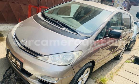 Sayi Imported Toyota Previa Azurfa Mota in Douala a Ƙasar Kamaru Sayi Imported Toyota Previa Azurfa Mota in Douala a Ƙasar Kamaru