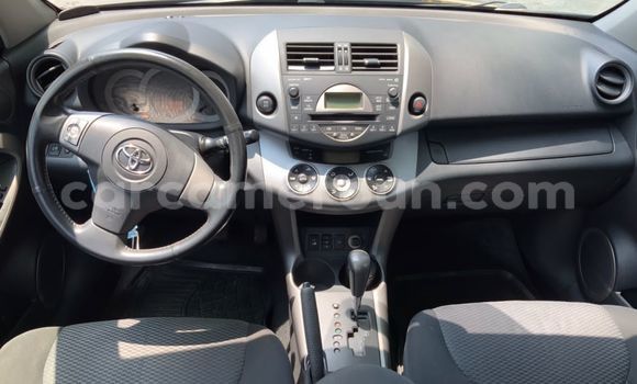 Sayi Na hannu Toyota RAV4 Black Mota in Douala a Ƙasar Kamaru Sayi Na hannu Toyota RAV4 Black Mota in Douala a Ƙasar Kamaru