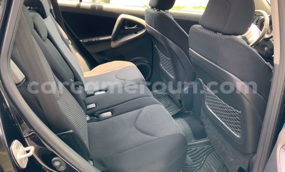 Sayi Na hannu Toyota RAV4 Black Mota in Douala a Ƙasar Kamaru Sayi Na hannu Toyota RAV4 Black Mota in Douala a Ƙasar Kamaru