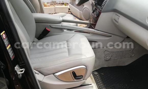 Sayi Na hannu Mercedes‒Benz ML–Class Black Mota in Douala a Ƙasar Kamaru Sayi Na hannu Mercedes‒Benz ML–Class Black Mota in Douala a Ƙasar Kamaru