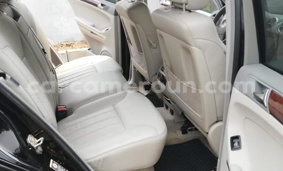 Sayi Na hannu Mercedes‒Benz ML–Class Black Mota in Douala a Ƙasar Kamaru Sayi Na hannu Mercedes‒Benz ML–Class Black Mota in Douala a Ƙasar Kamaru