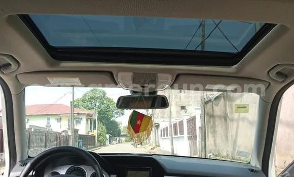 Sayi Na hannu Mercedes‒Benz GLK-klasse White Mota in Douala a Ƙasar Kamaru Sayi Na hannu Mercedes‒Benz GLK-klasse White Mota in Douala a Ƙasar Kamaru