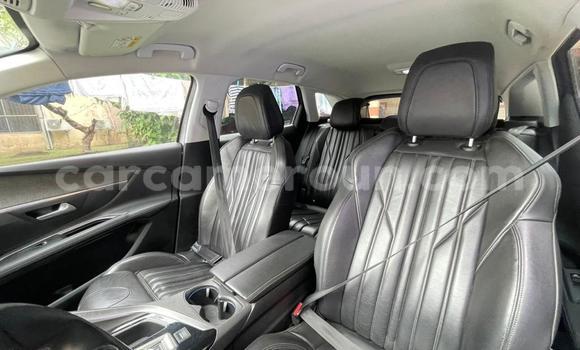 Sayi Na hannu Peugeot 3008 Azurfa Mota in Douala a Ƙasar Kamaru Sayi Na hannu Peugeot 3008 Azurfa Mota in Douala a Ƙasar Kamaru