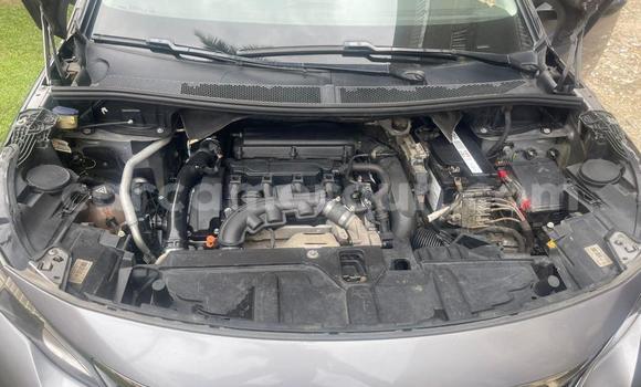 Sayi Na hannu Peugeot 3008 Azurfa Mota in Douala a Ƙasar Kamaru Sayi Na hannu Peugeot 3008 Azurfa Mota in Douala a Ƙasar Kamaru