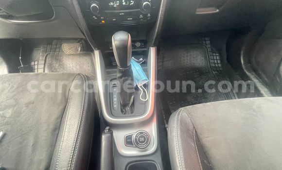Sayi Na hannu Suzuki Vitara Blue Mota in Douala a Ƙasar Kamaru Sayi Na hannu Suzuki Vitara Blue Mota in Douala a Ƙasar Kamaru