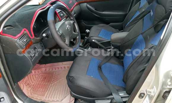 Sayi Na hannu Toyota Avensis Azurfa Mota in Yaounde a Babban Kamaru