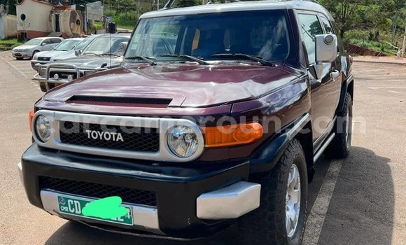 Acheter Occasion Voiture Toyota FJ Cruiser Rouge à Yaoundé, Central Cameroon Acheter Occasion Voiture Toyota FJ Cruiser Rouge à Yaoundé, Central Cameroon