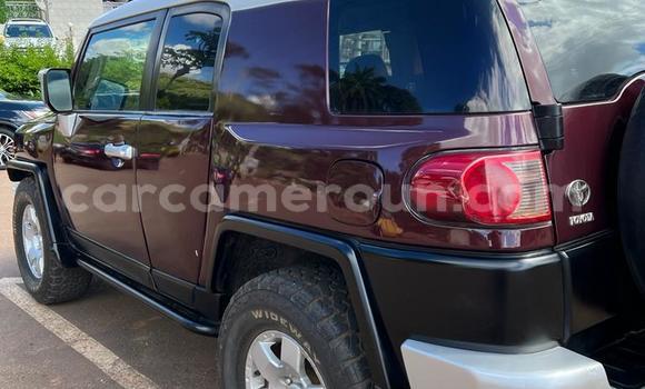 Acheter Occasion Voiture Toyota FJ Cruiser Rouge à Yaoundé, Central Cameroon Acheter Occasion Voiture Toyota FJ Cruiser Rouge à Yaoundé, Central Cameroon