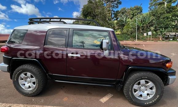 Acheter Occasion Voiture Toyota FJ Cruiser Rouge à Yaoundé, Central Cameroon Acheter Occasion Voiture Toyota FJ Cruiser Rouge à Yaoundé, Central Cameroon