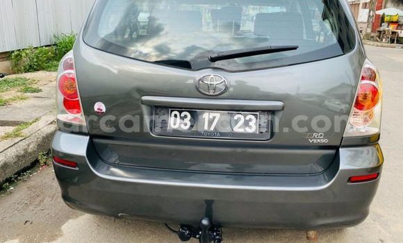 Buy Import Toyota Corolla Verso Silver Car in Douala in Littoral Cameroon