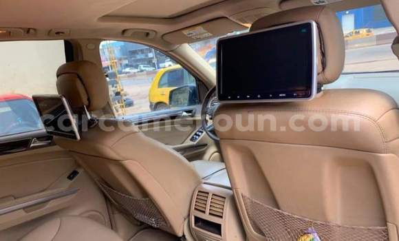 Sayi Na hannu Mercedes‒Benz ML–Class Azurfa Mota in Yaounde a Babban Kamaru Sayi Na hannu Mercedes‒Benz ML–Class Azurfa Mota in Yaounde a Babban Kamaru