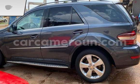 Sayi Na hannu Mercedes‒Benz ML–Class Azurfa Mota in Yaounde a Babban Kamaru Sayi Na hannu Mercedes‒Benz ML–Class Azurfa Mota in Yaounde a Babban Kamaru