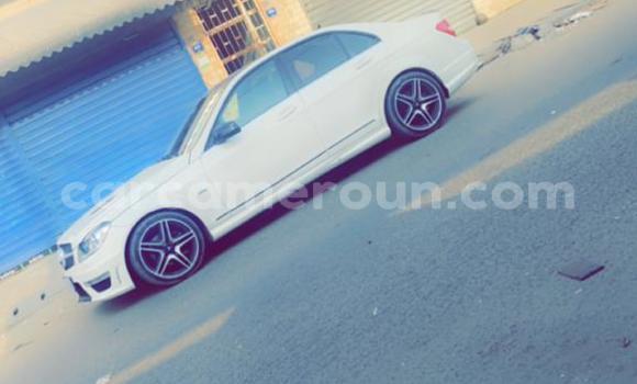 Sayi Na hannu Mercedes‒Benz C–Class White Mota in Yaounde a Babban Kamaru Sayi Na hannu Mercedes‒Benz C–Class White Mota in Yaounde a Babban Kamaru