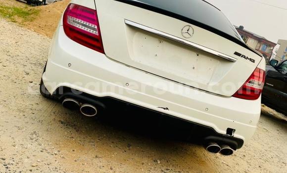 Sayi Na hannu Mercedes‒Benz C–Class White Mota in Yaounde a Babban Kamaru Sayi Na hannu Mercedes‒Benz C–Class White Mota in Yaounde a Babban Kamaru
