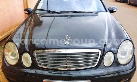 Sayi Na hannu Mercedes‒Benz E–Class Black Mota in Yaounde a Babban Kamaru