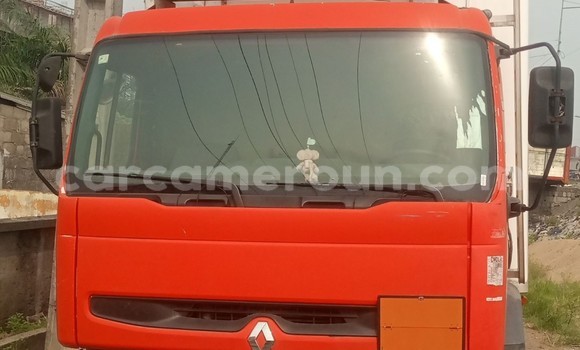 Sayi Imported Renault Kerax Red Babbar mota in Douala a Ƙasar Kamaru Sayi Imported Renault Kerax Red Babbar mota in Douala a Ƙasar Kamaru