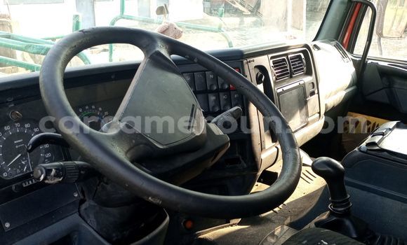 Sayi Imported Renault Kerax Red Babbar mota in Douala a Ƙasar Kamaru Sayi Imported Renault Kerax Red Babbar mota in Douala a Ƙasar Kamaru