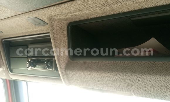 Sayi Imported Renault Kerax Red Babbar mota in Douala a Ƙasar Kamaru Sayi Imported Renault Kerax Red Babbar mota in Douala a Ƙasar Kamaru