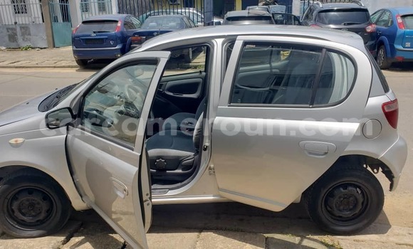 Sayi Na hannu Toyota Yaris Azurfa Mota in Douala a Ƙasar Kamaru Sayi Na hannu Toyota Yaris Azurfa Mota in Douala a Ƙasar Kamaru