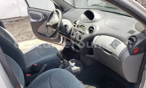 Sayi Na hannu Toyota Yaris Azurfa Mota in Douala a Ƙasar Kamaru Sayi Na hannu Toyota Yaris Azurfa Mota in Douala a Ƙasar Kamaru
