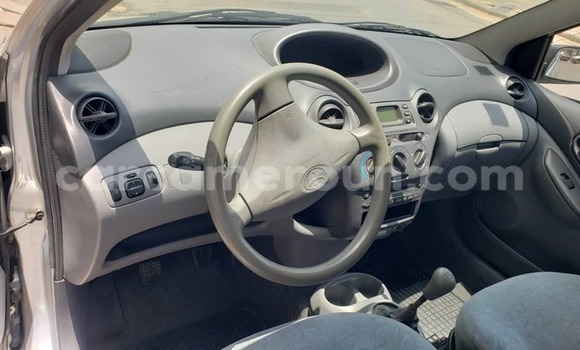 Sayi Na hannu Toyota Yaris Azurfa Mota in Douala a Ƙasar Kamaru Sayi Na hannu Toyota Yaris Azurfa Mota in Douala a Ƙasar Kamaru
