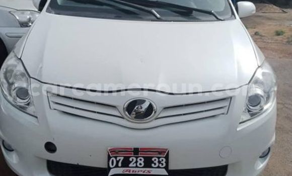 Buy Used Toyota Auris White Car in Douala in Littoral Cameroon