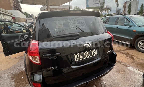 Sayi Na hannu Toyota RAV4 Black Mota in Yaounde a Babban Kamaru Sayi Na hannu Toyota RAV4 Black Mota in Yaounde a Babban Kamaru