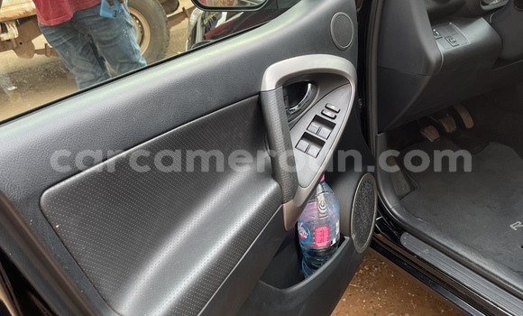 Sayi Na hannu Toyota RAV4 Black Mota in Yaounde a Babban Kamaru Sayi Na hannu Toyota RAV4 Black Mota in Yaounde a Babban Kamaru