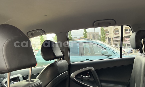 Sayi Na hannu Toyota RAV4 Black Mota in Yaounde a Babban Kamaru Sayi Na hannu Toyota RAV4 Black Mota in Yaounde a Babban Kamaru