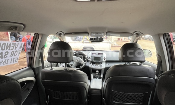 Sayi Na hannu Toyota RAV4 Black Mota in Yaounde a Babban Kamaru Sayi Na hannu Toyota RAV4 Black Mota in Yaounde a Babban Kamaru