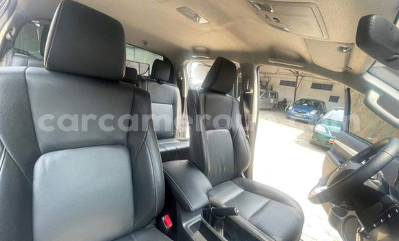 Sayi Sabo Toyota Pickup Black Mota in Douala a Ƙasar Kamaru Sayi Sabo Toyota Pickup Black Mota in Douala a Ƙasar Kamaru