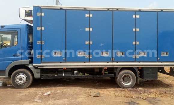 Acheter Import Utilitaire Mercedes‒Benz 814 Bleu à Douala, Littoral Cameroon Acheter Import Utilitaire Mercedes‒Benz 814 Bleu à Douala, Littoral Cameroon