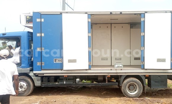 Acheter Import Utilitaire Mercedes‒Benz 814 Bleu à Douala, Littoral Cameroon Acheter Import Utilitaire Mercedes‒Benz 814 Bleu à Douala, Littoral Cameroon