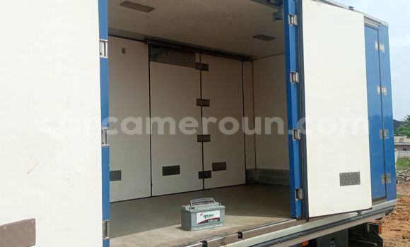 Acheter Import Utilitaire Mercedes‒Benz 814 Bleu à Douala, Littoral Cameroon Acheter Import Utilitaire Mercedes‒Benz 814 Bleu à Douala, Littoral Cameroon