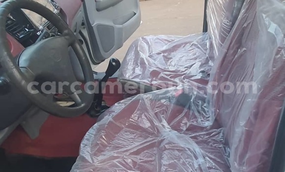 Acheter Import Voiture Toyota Hilux Blanc à Yaoundé, Central Cameroon Acheter Import Voiture Toyota Hilux Blanc à Yaoundé, Central Cameroon