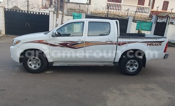 Acheter Import Voiture Toyota Hilux Blanc à Yaoundé, Central Cameroon Acheter Import Voiture Toyota Hilux Blanc à Yaoundé, Central Cameroon