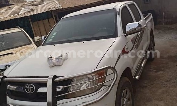Buy Used Toyota Hiluxe VIGO White Car in Yaounde in Central Cameroon