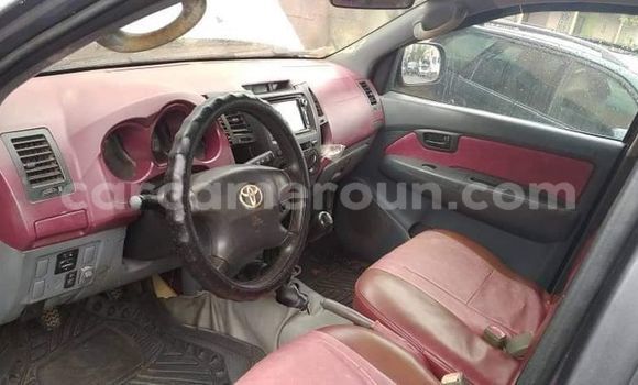 Sayi Na hannu Toyota Hilux Blue Mota in Yaounde a Babban Kamaru Sayi Na hannu Toyota Hilux Blue Mota in Yaounde a Babban Kamaru